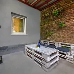 Charming & Cozy Apartment In Downtown